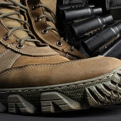 Kuo taktinė avalynė skiriasi nuo tradicinių batų?